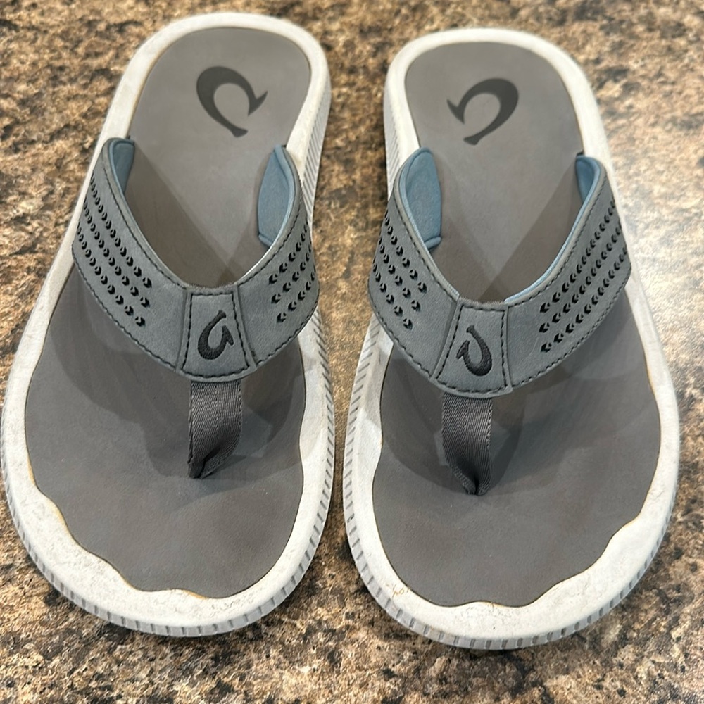 Olukai flip flop stone gray sandals